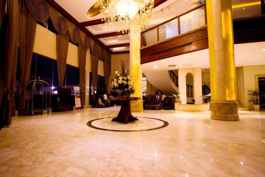 San Jiang Grand Hotel Vientiane Extérieur photo